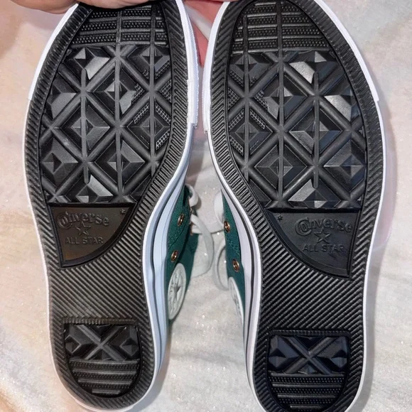 Converse Chuck Taylor All Star
Madison Mid Sneaker- Dragon Scale, size 7.5, NWOB - Picture 9 of 10